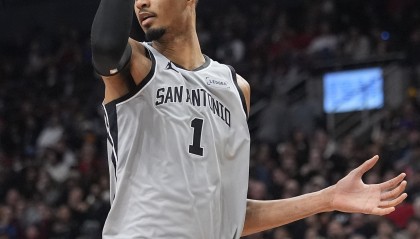 星空体育官方网站-文班自全明星后送出32次帽 联盟断档领先 比第二名怀特多17次