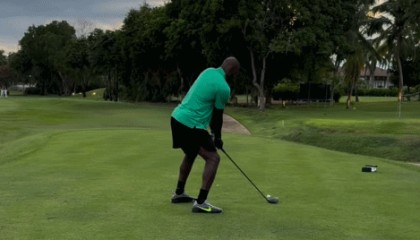 詹姆斯休赛期双管齐下 篮球与高尔夫训练动态同步更新