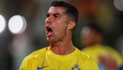 C罗对球迷做“不雅动作” 沙特足协罚不罚？