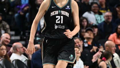 星空体育官方网站-得分全场最高！WNBA季前赛 韩旭10投6中&amp;罚球7中7砍20分2板1助2帽